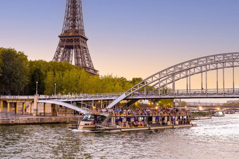 Seine River Cruise, start at Eiffel Tower